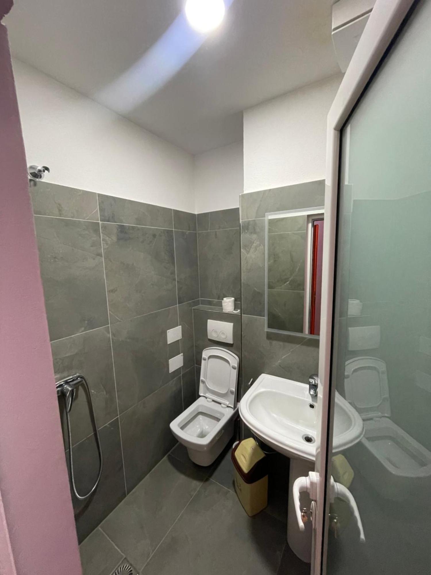 Fushe-Lure Lura Hotel מראה חיצוני תמונה