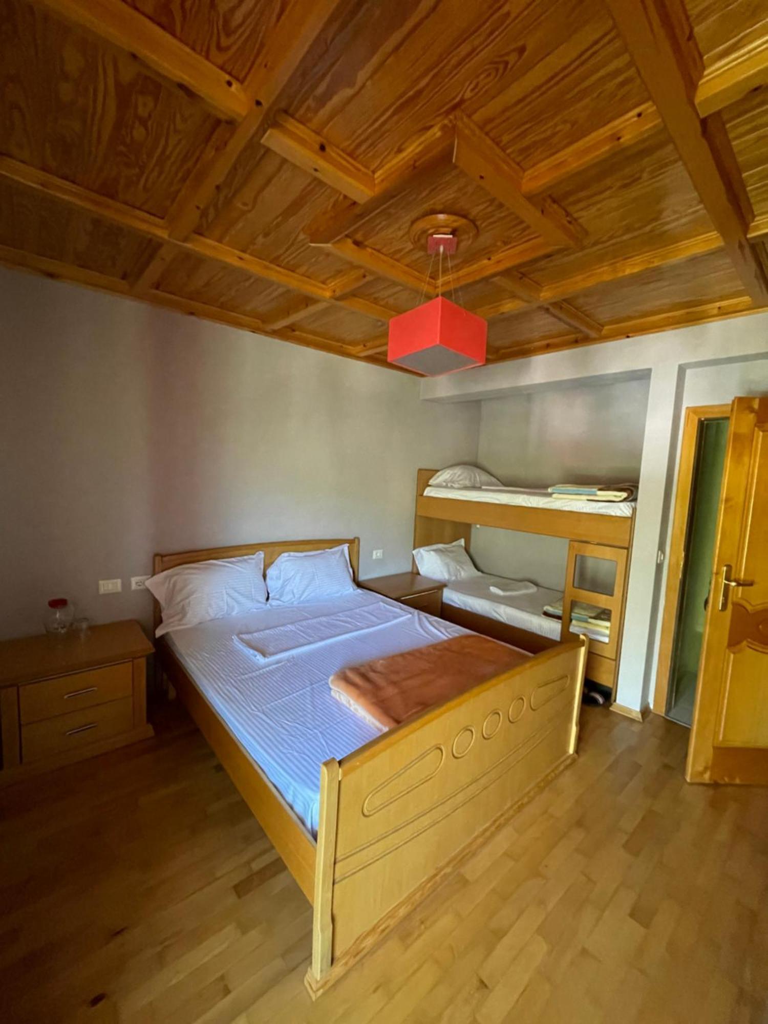 Fushe-Lure Lura Hotel מראה חיצוני תמונה