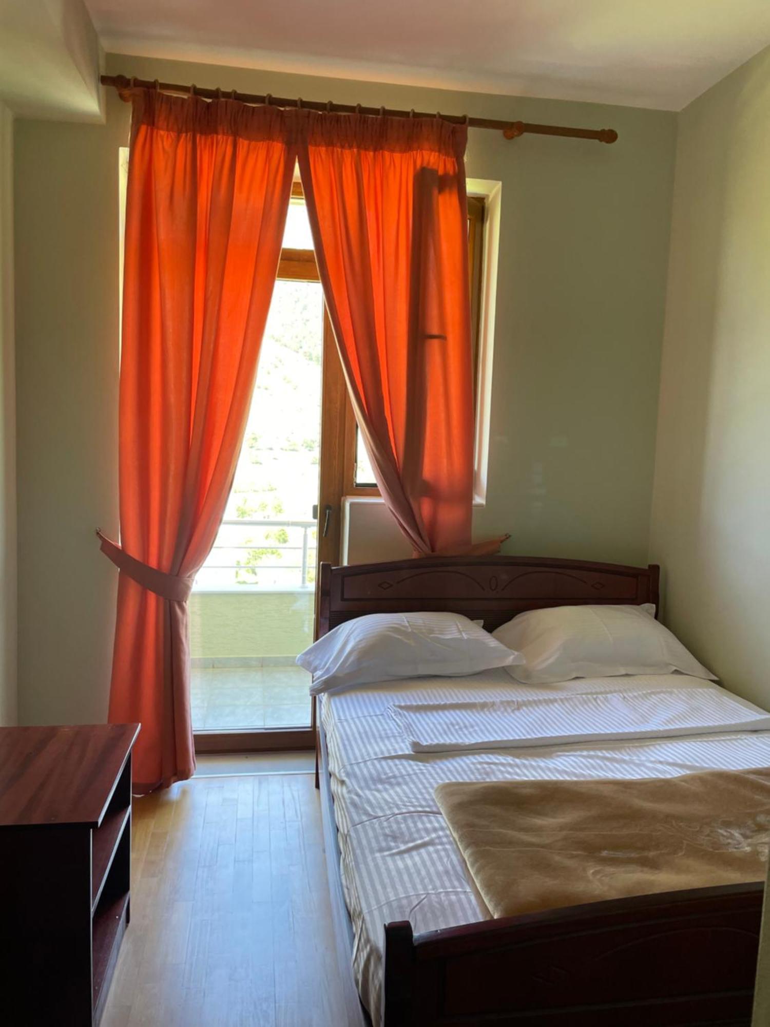 Fushe-Lure Lura Hotel מראה חיצוני תמונה