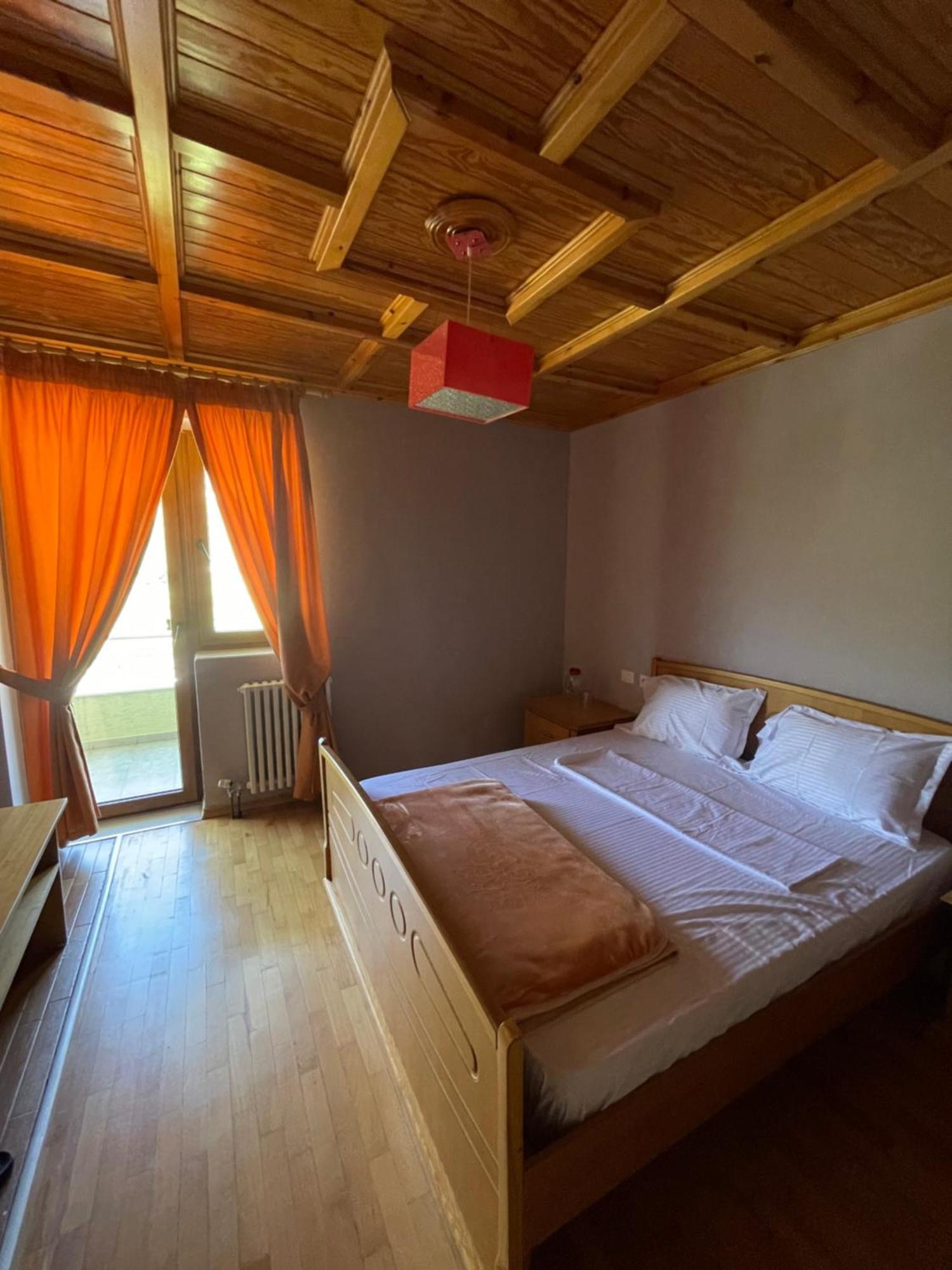 Fushe-Lure Lura Hotel מראה חיצוני תמונה