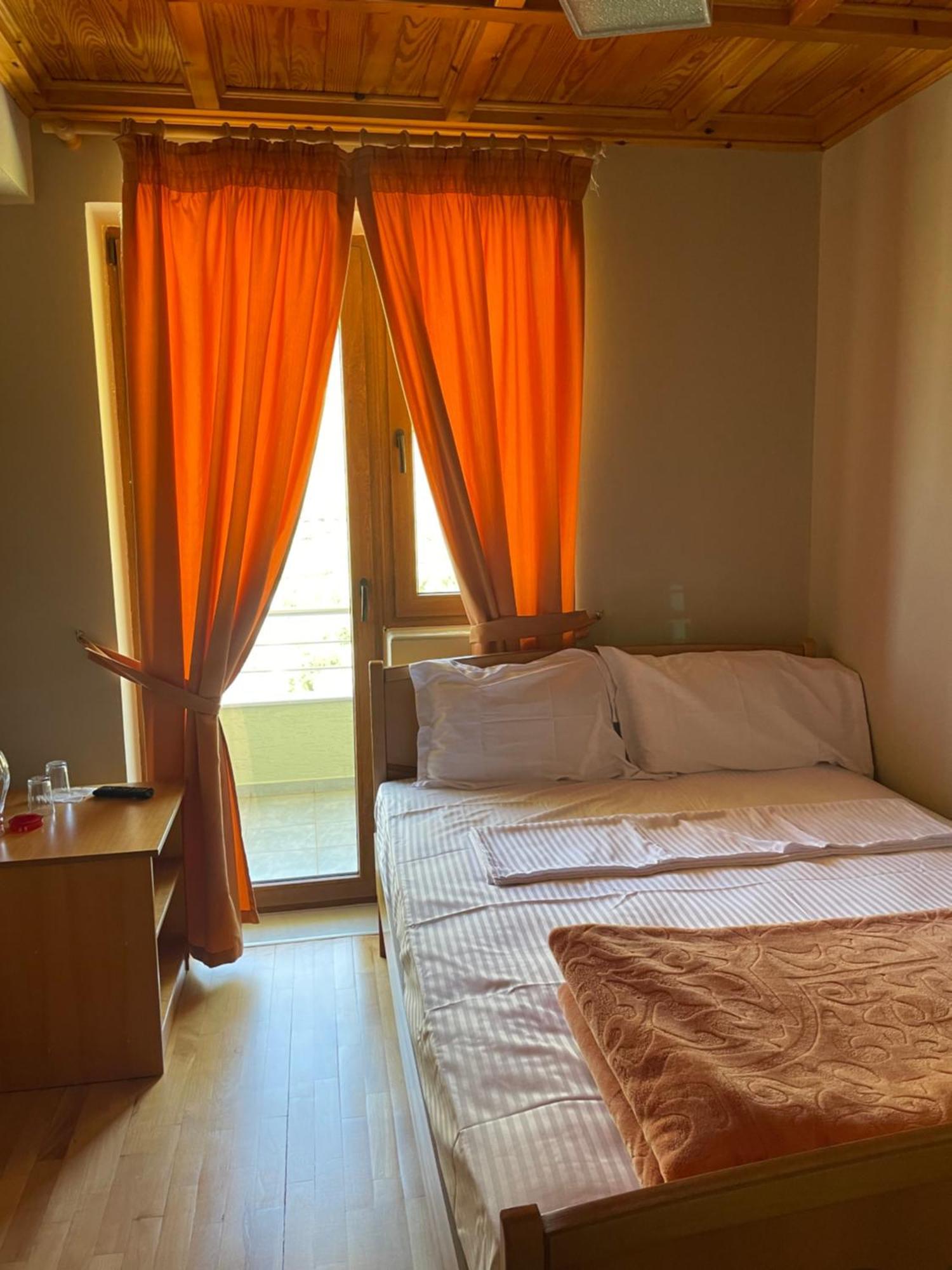 Fushe-Lure Lura Hotel מראה חיצוני תמונה