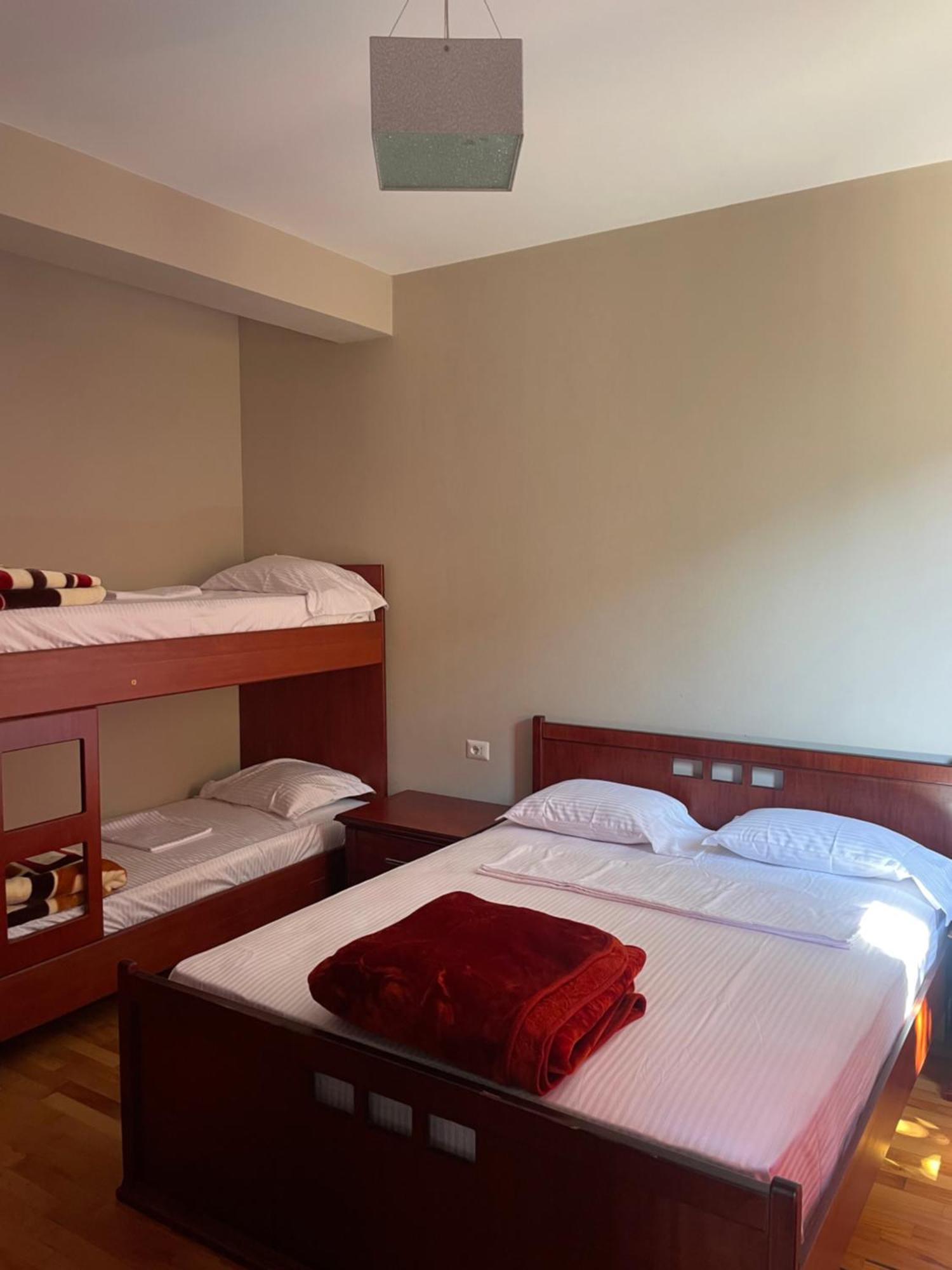 Fushe-Lure Lura Hotel מראה חיצוני תמונה