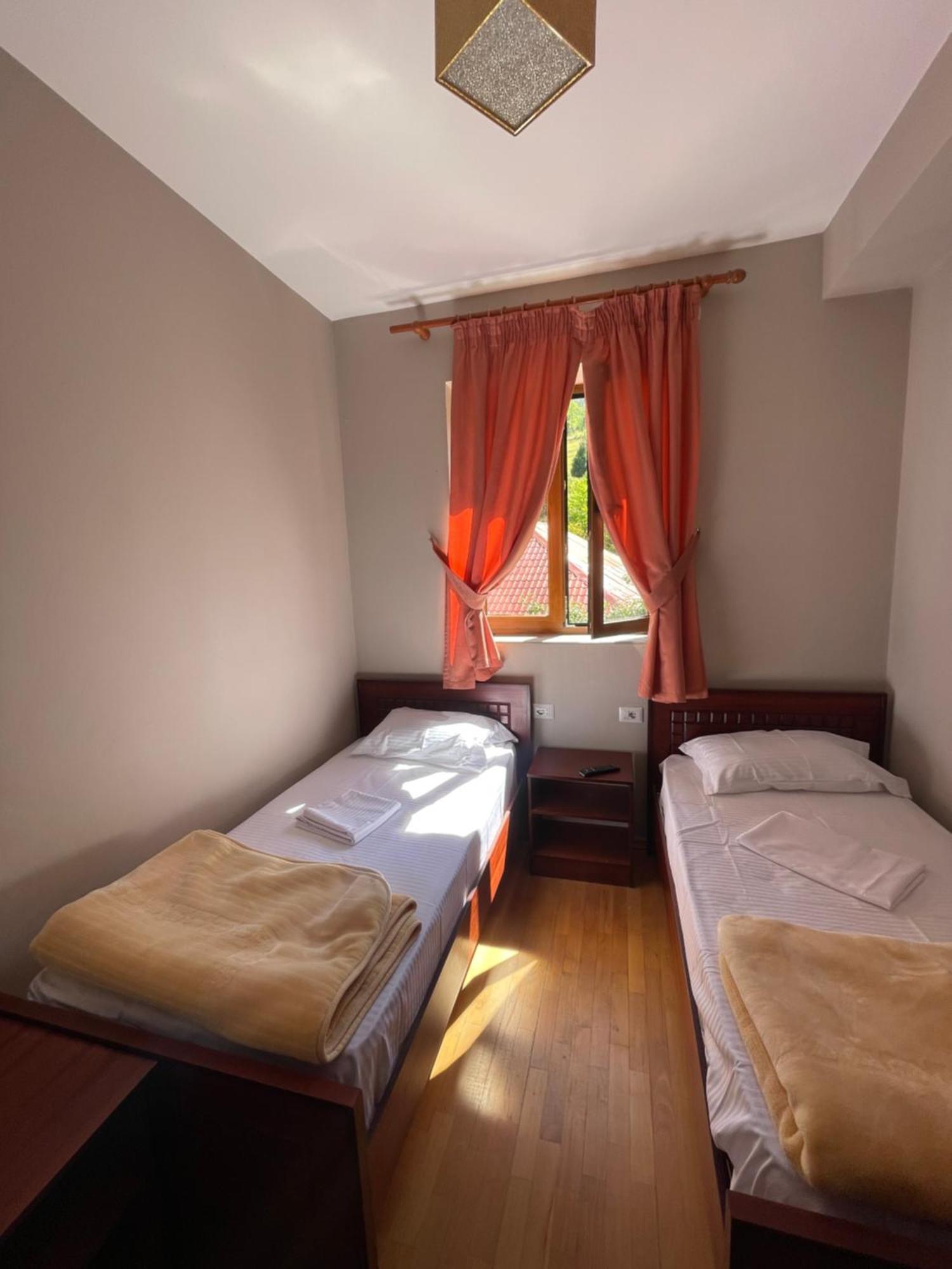 Fushe-Lure Lura Hotel מראה חיצוני תמונה