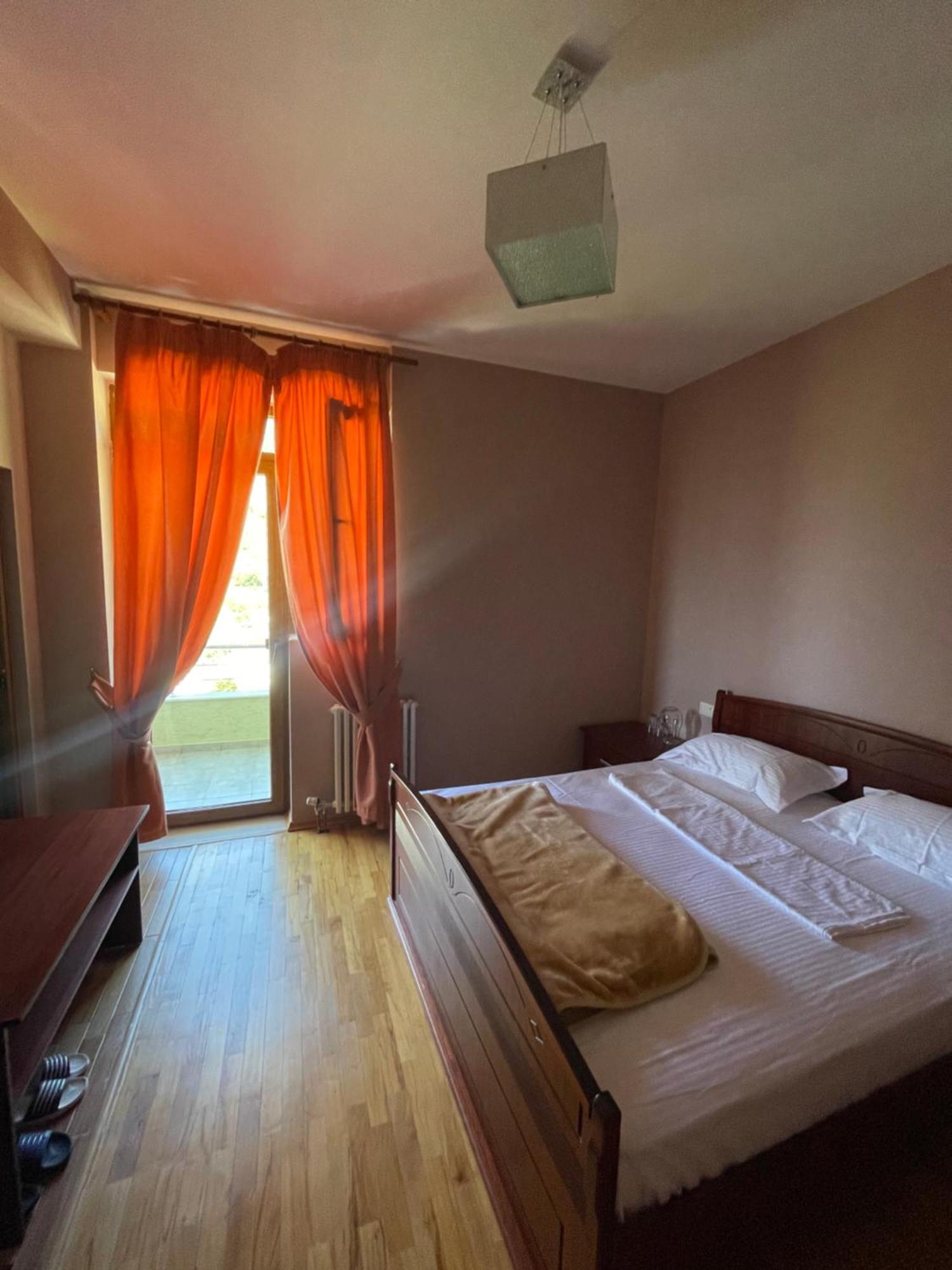 Fushe-Lure Lura Hotel מראה חיצוני תמונה