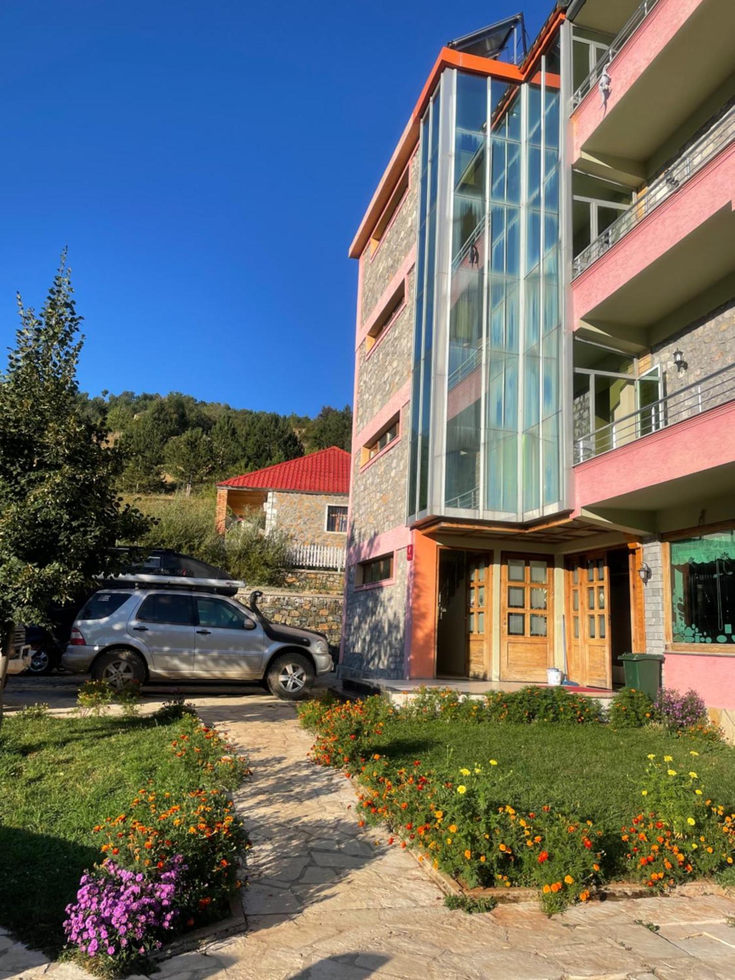 Fushe-Lure Lura Hotel מראה חיצוני תמונה