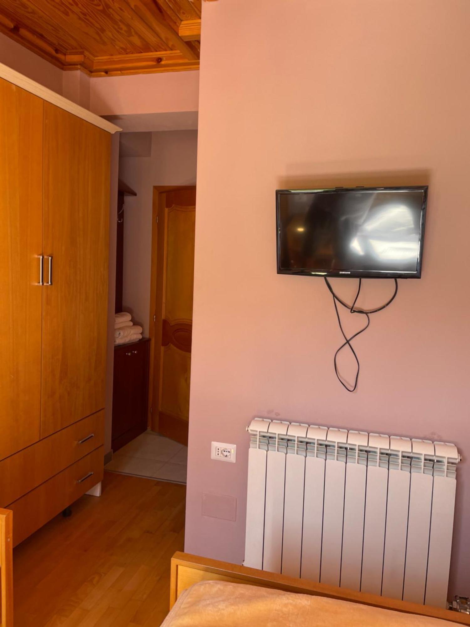 Fushe-Lure Lura Hotel מראה חיצוני תמונה