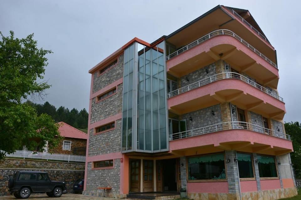 Fushe-Lure Lura Hotel מראה חיצוני תמונה