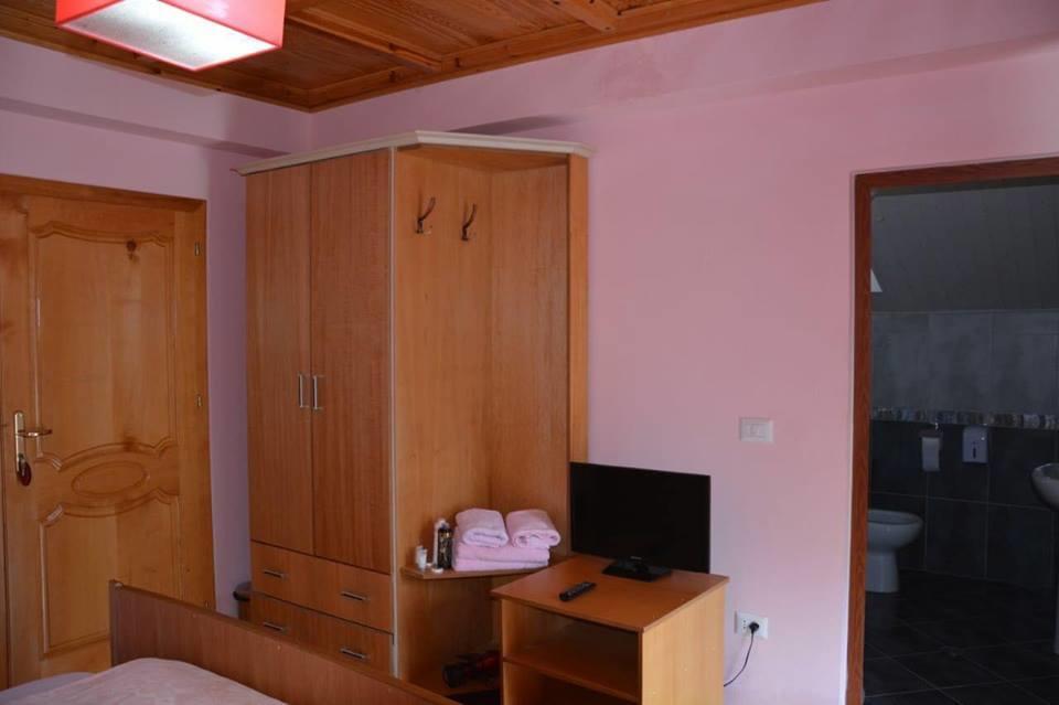 Fushe-Lure Lura Hotel מראה חיצוני תמונה
